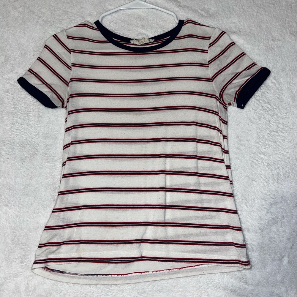 Kohl’s T shirt white red and blue stripes